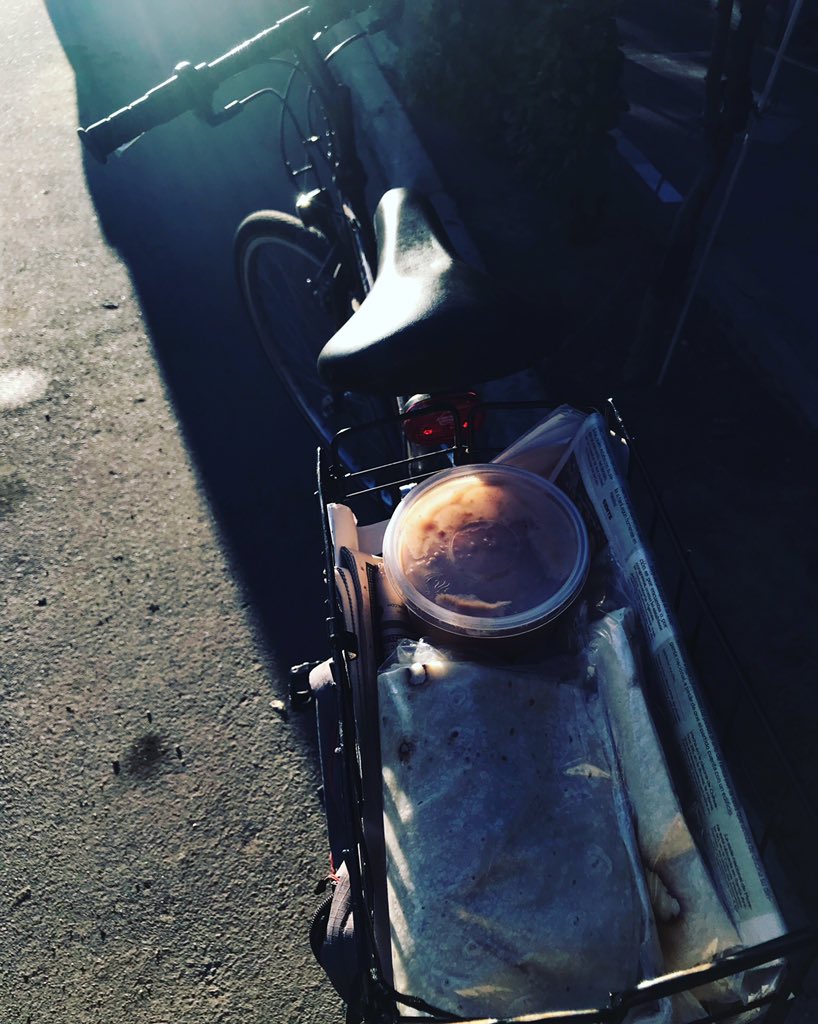 MurphyWoodhouse's tweet photo. Blessed is he whose neighborhood tortilla lady sometimes throws in free refried beans #customerloyalty #hermosillo #sobaqueras https://t.co/U1uKbxmLvF