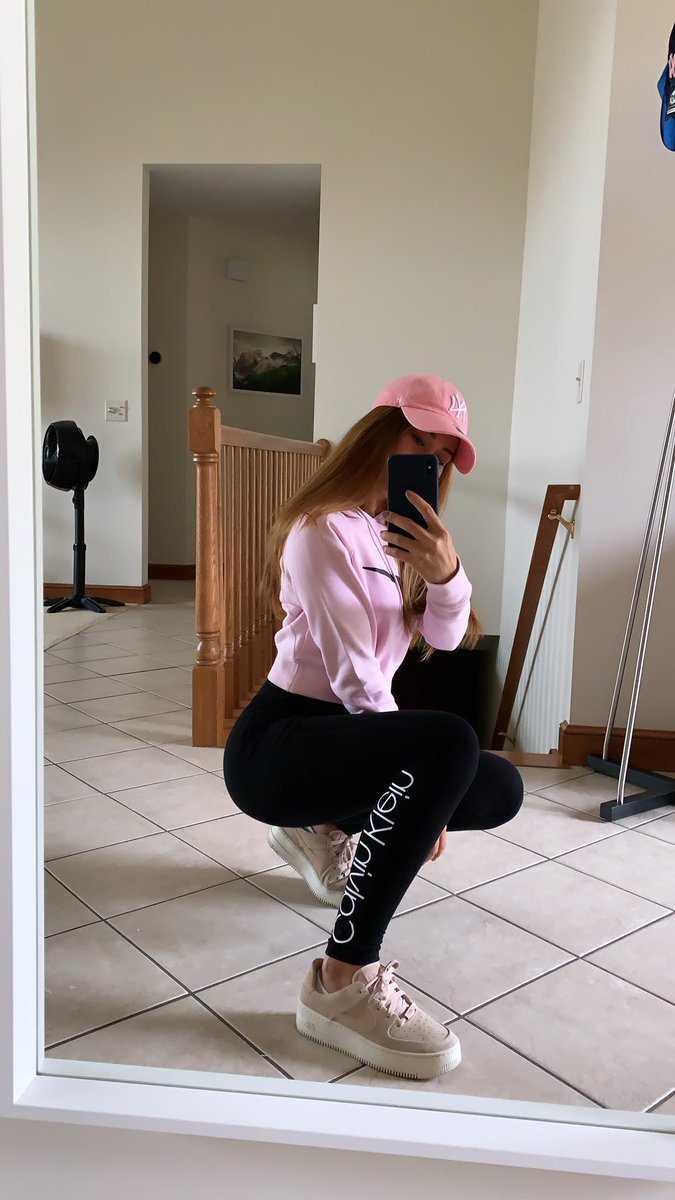 MsEveMueller's tweet photo. Pink for Sunday 💖 #Nike #calvinklein #sportwear #ny #cap #pink https://t.co/U85uQoQstl