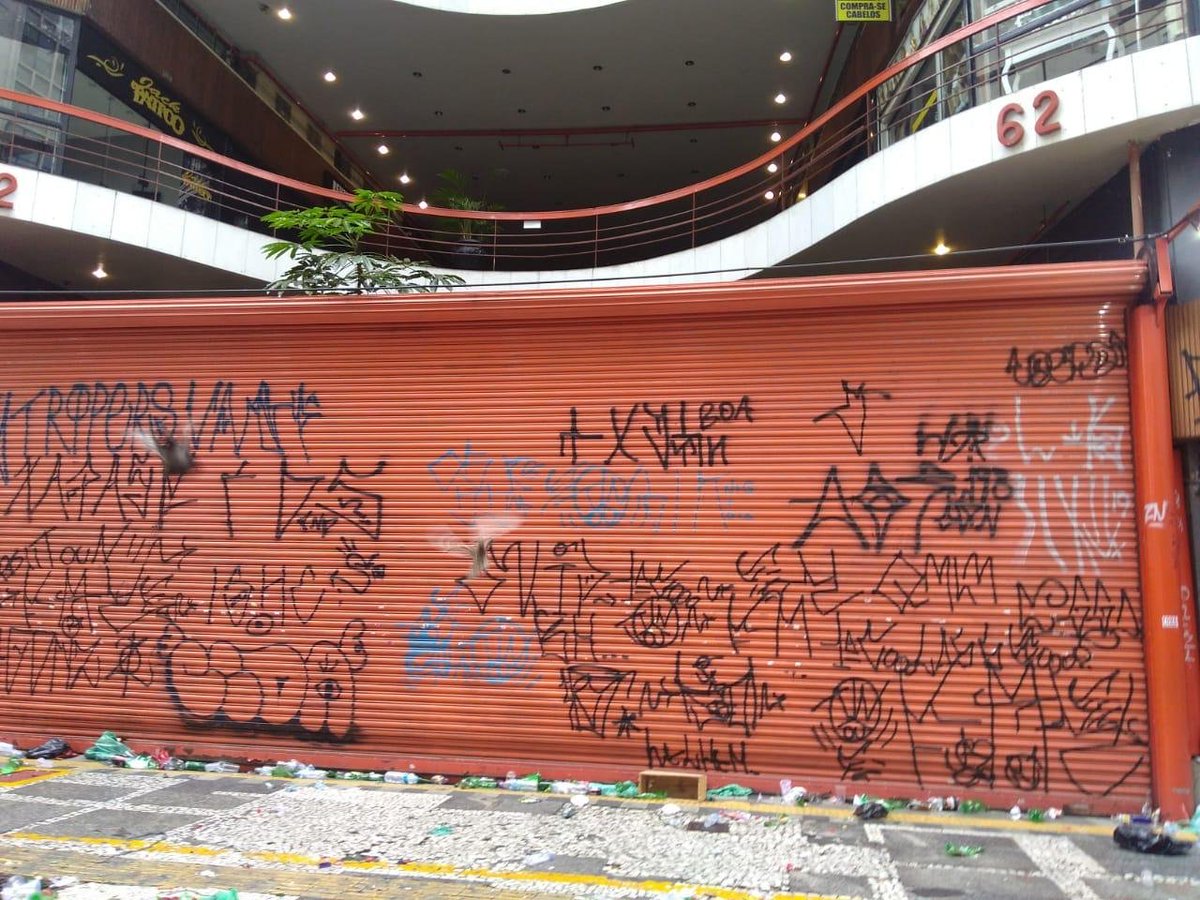 radiobandnewsfm's tweet photo. A @galeriadorock , no Centro de São Paulo, foi vítima de atos de vandalismo na madrugada deste domingo, durante 1 edição do evento #SPnaRua . https://t.co/pjTCrKLmPf