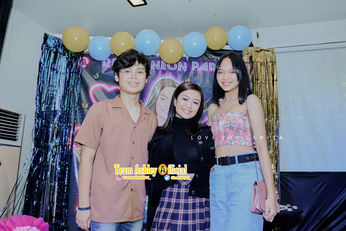 AshleyGlobalOFC's tweet photo. this kind of friendship 🥰 Team Camp all the way! 

@ashdlmundo 
@apuli_gwen 
@Jemmacatuns 
#AshleyDelMundo https://t.co/278CgR9l2S