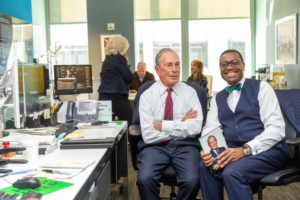 akin_adesina's tweet photo. It was truly special spending time with Michael Bloomberg. America’s top billionaire has no office, but sits with his staff in an open space. Thanks Michael for all you do for the world! 👍🏼 ⁦@MikeBloomberg⁩ ⁦@BarackObama⁩ ⁦@EmmanuelMacron⁩ ⁦@BillGates⁩ https://t.co/UQCvirK4EK
