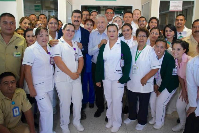 DependenciaX's tweet photo. 🇲🇽 Vamos a acabar con la corrupción, para cumplir con todos los compromisos sin aumentar impuestos
🇲🇽 Las pensiones a adultos mayores ahora son de 2,550 pesos al mes, el doble de lo que era antes.
Eso es bienestar https://t.co/3nT3UPQCYK