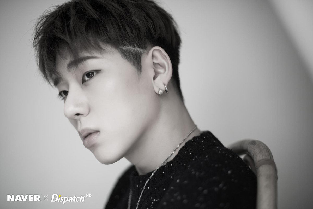 Vliveofficial's tweet image. [HD 포토] 올해 여름 휴가 때 워터파크에 가서 한없이 떨어지는 워터슬라이드를 탔는데‼️🌊 알고보니 그게 울 지아코 콧대였지 뭐에요😍❣️ 그리곤 한참을 헤엄쳤는데 나중에 돼서야 그게 우죠 눈동자인 것을 알았습니다🤣💦

▶ bit.ly/2orHqqv

#지코 #ZICO #VTODAY #디스패치 #HD포토