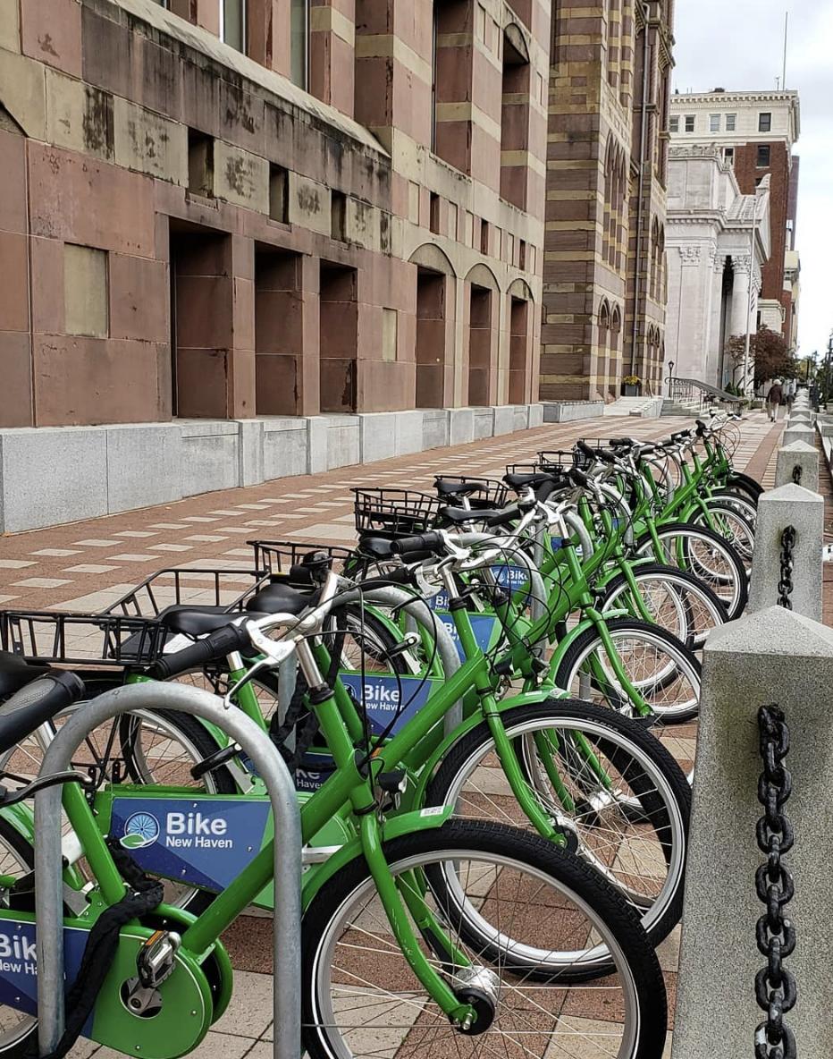 InfoNewHaven's tweet photo. Sharing (bikes) is caring (for the environment) 🚲

Cycle through New Haven's Bike Share program: https://t.co/6YahqftL0k (photo by @bikenewhaven) https://t.co/N3tPhhJI10