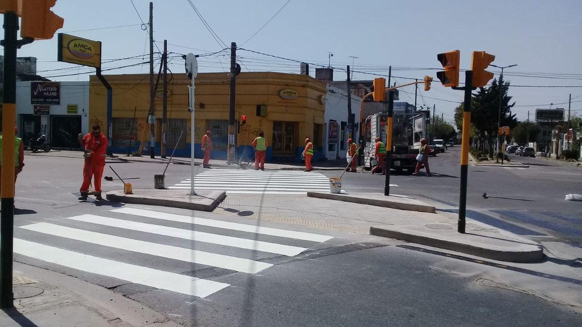 munimoron's tweet photo. Avanzan las obras en Azcuénaga para mejorar la seguridad vial 👷🏻‍♀️ https://t.co/G5qFfhSl6T