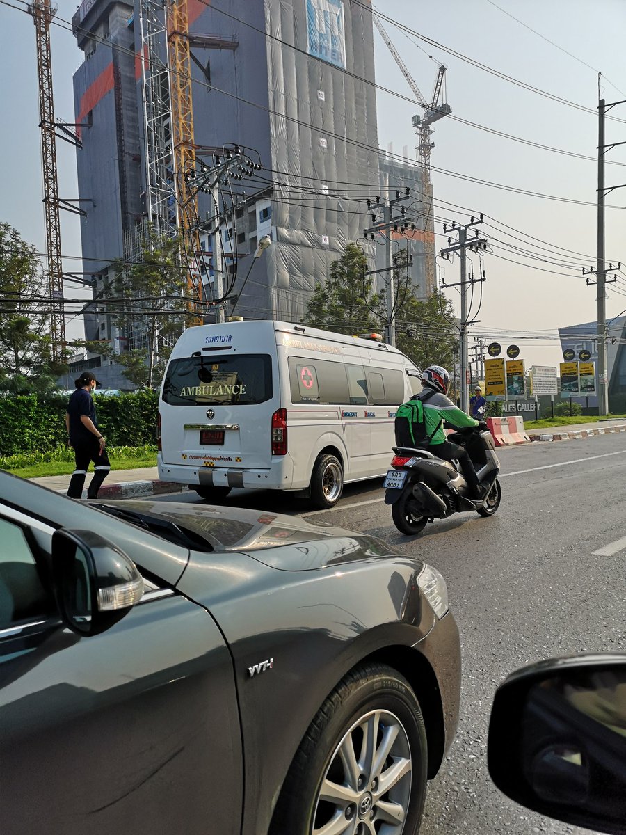 อุบัติเหตุหน้าหมู่บ้านกลางเมือง สวนเลียบ <a href="/js100radio/">JS100Radio</a> <a href="/fm91trafficpro/">FM91 Trafficpro</a> <a href="/Kiwi_wow/">KaewZa</a>
