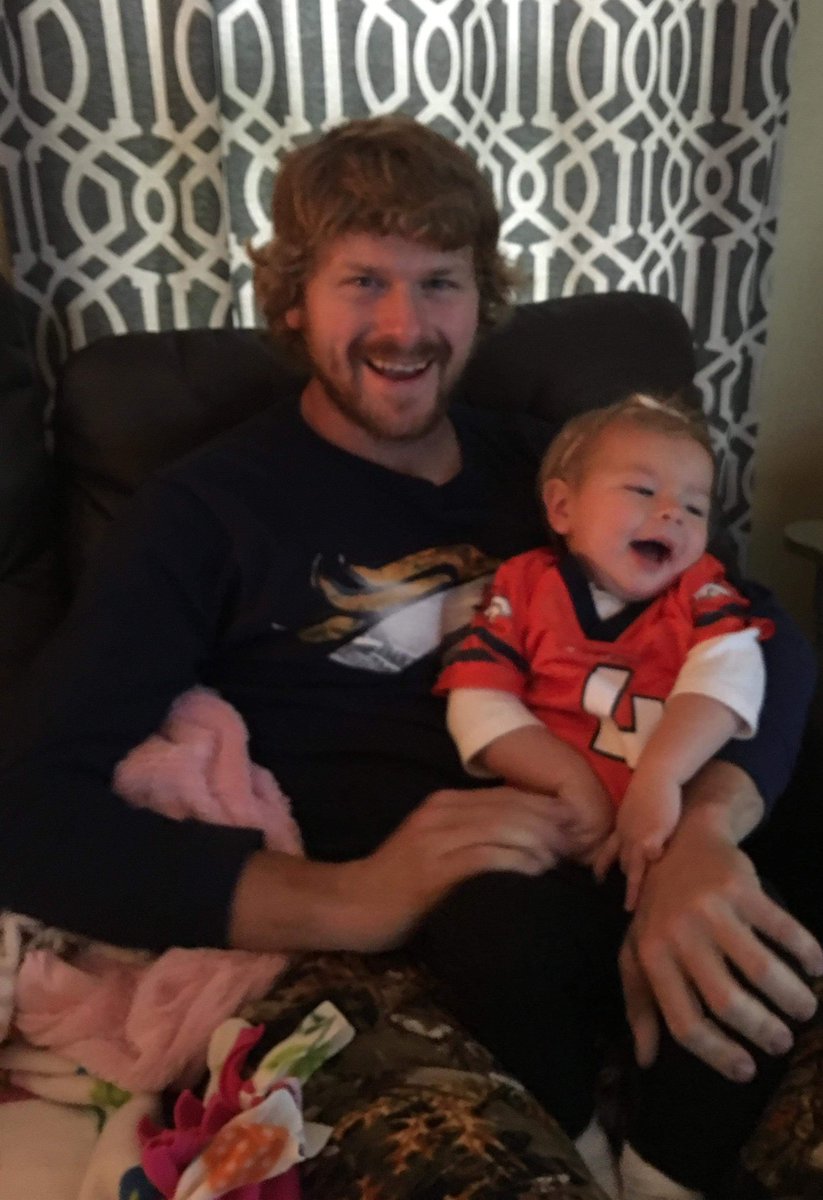 undeadno9's tweet photo. My favorite team sucks right now, and I'm at a loss for words.. even though they lost, overall it ended up to be a pretty good afternoon because I got to enjoy the happy moments with the little one and her wonderful mama. That's all that really matters 🧡💙 #BroncosCountry W or L https://t.co/Fw2fNzX5FC