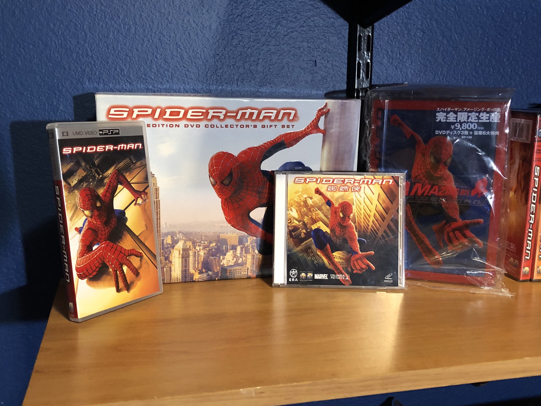 Spider Man Limited Edition DVD's Collectors Gift Set 2 Comic Books