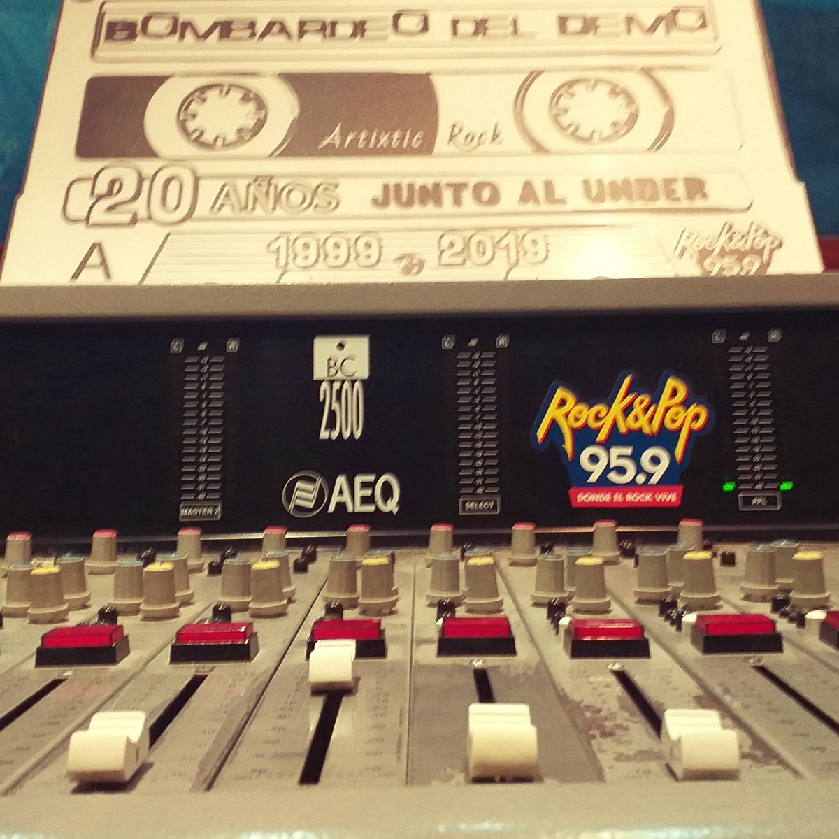 #BombardeoDelDemo20Años - Hoy en <a href="/fmrockandpop/">Rock & Pop</a> 95.9 pasaron <a href="/lafanfarriadel/">La Fanfarria del Capitán</a> <a href="/lapatruespacial/">La Patrulla Espacial</a> @thehumanoficial #lopeordelmundo  #Snake <a href="/parteplaneta/">PARTEPLANETA</a> #Mugre  <a href="/Atropellorock/">Atropello Carregal</a> <a href="/Cosmudusoficial/">Cosmudus</a> - Domingos 20hs con <a href="/peladotorabe/">torabe marcemartinez</a>