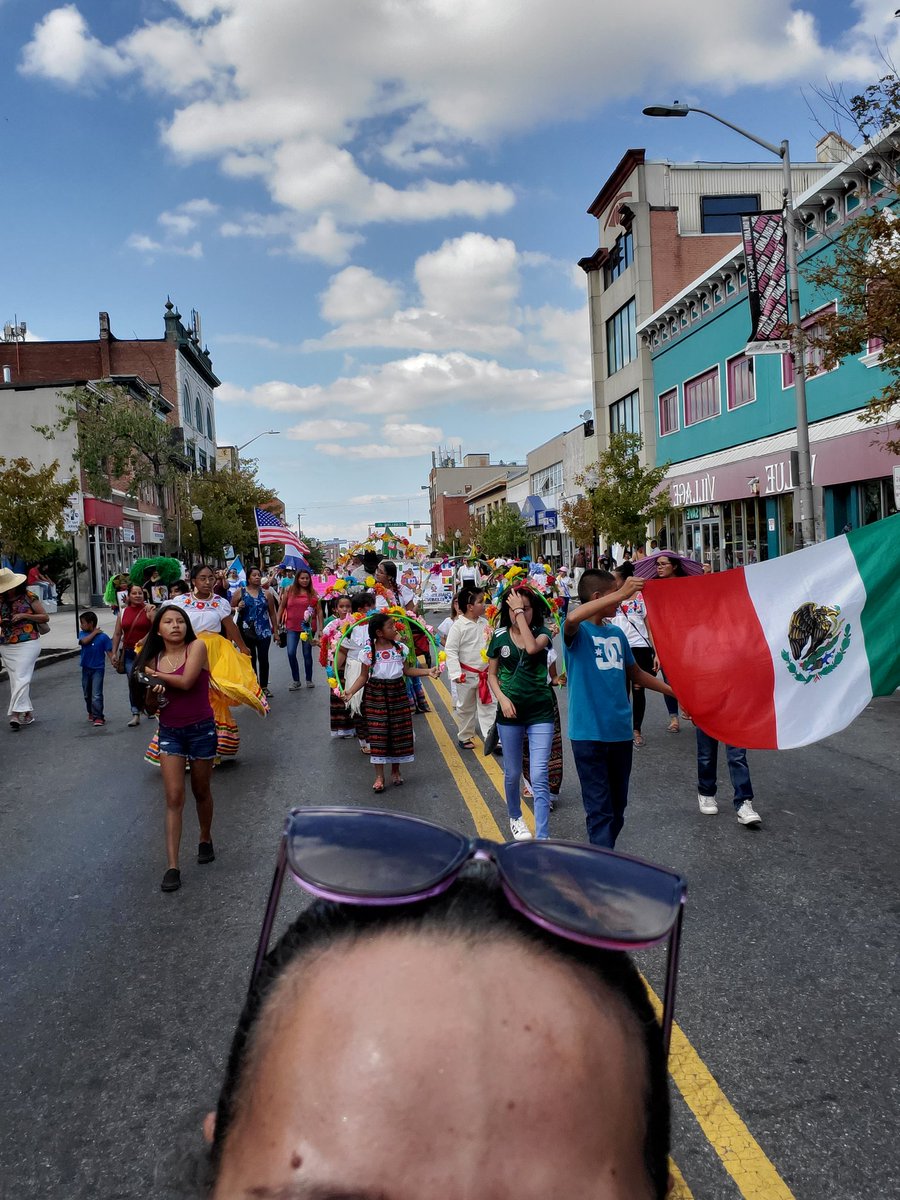 LaProfeHermosa's tweet photo. Participando en el Desfile de Naciones Latinas 2019
#OrgulloPOLY
#LosIngenieros https://t.co/DWqFIowbg4