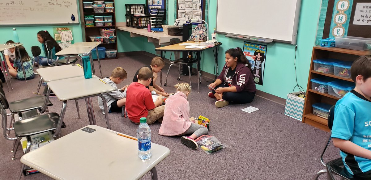 ACHSpanish's tweet photo. On Thursday the ACHS Spanish club went to NES. They taught a lesson, played a game and made Papel Picado with 2nd and 3rd grades. @averyhighschool @NewlandNES https://t.co/66LHQhnhGb