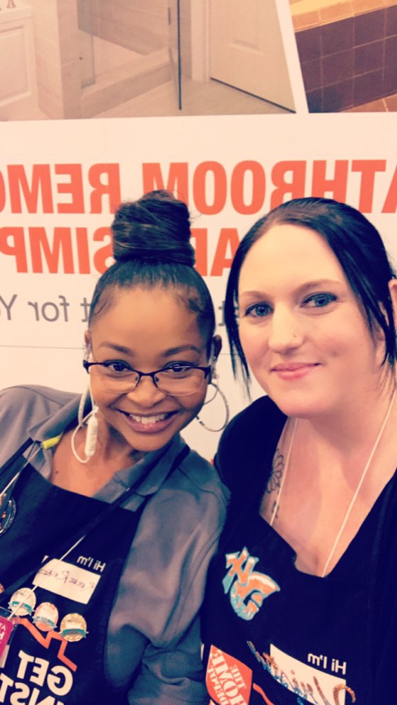 KB_hellohealthy's tweet photo. Had a great time at the #AtlantaHomeShow with @ReeReeRomanoff1 &amp; @DanCoats8  #homeshow #2019 #RomanoffRenovations #bathroomremodel #homedepot #romanoffbath https://t.co/hVj4SSLmXG