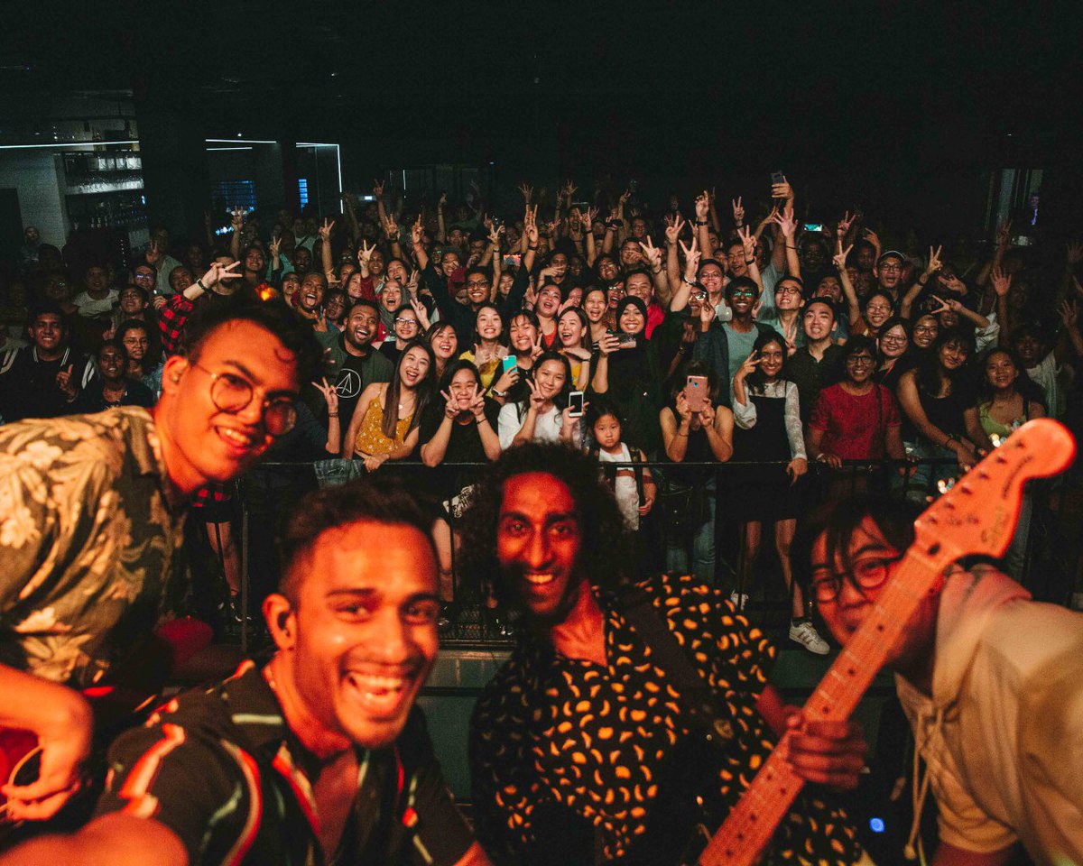 More pics and vids to come, sorry we need a bit of time to let it all sink in. For now, a huge thank you to every one of you who came out to celebrate the last ten years with us! ❤️
#FinalFlightPP

📷davidkrishnan