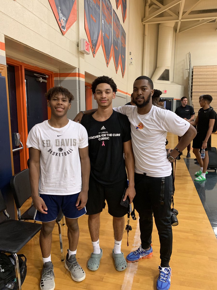 missteesugar's tweet photo. 🥰🏀Church Hill Academy represented well at the @bigshotsnation Mid Atlantic Top 150. Thank you for inviting my young men, their Team 4 won the Championship🏀🥰@lilnick_13 @chris2saucey @CHABasketball #scholarballers #nodaysoff https://t.co/gAOdqhfDm2