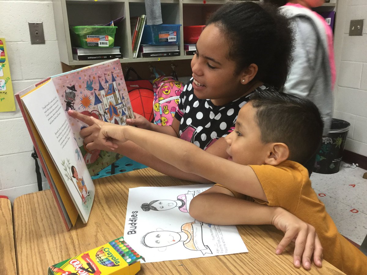 Cristela0879's tweet photo. My kids enjoyed meeting their 5th Grade buddies. They were able to get to know each other and then the 5th graders read to them.
#hebread3 #txreadin #McDermottLegends @NISDMcDermott https://t.co/VPQLf6HpEO