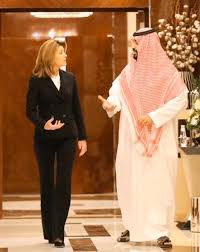 sarahalk0's tweet photo. شاهد الان

لقاء ولي العهد مباشر

محمد بن سلمان: أفضل الحل السياسي للأزمة مع إيران -

#لقاء_محًمد_بن_َسلمان
 #مقابَله_ولي_َالعهد_CBS

شاهد البث المباشر عبر هذا الحساب @si7r_el3uyoon https://t.co/X2uHVlLUHX