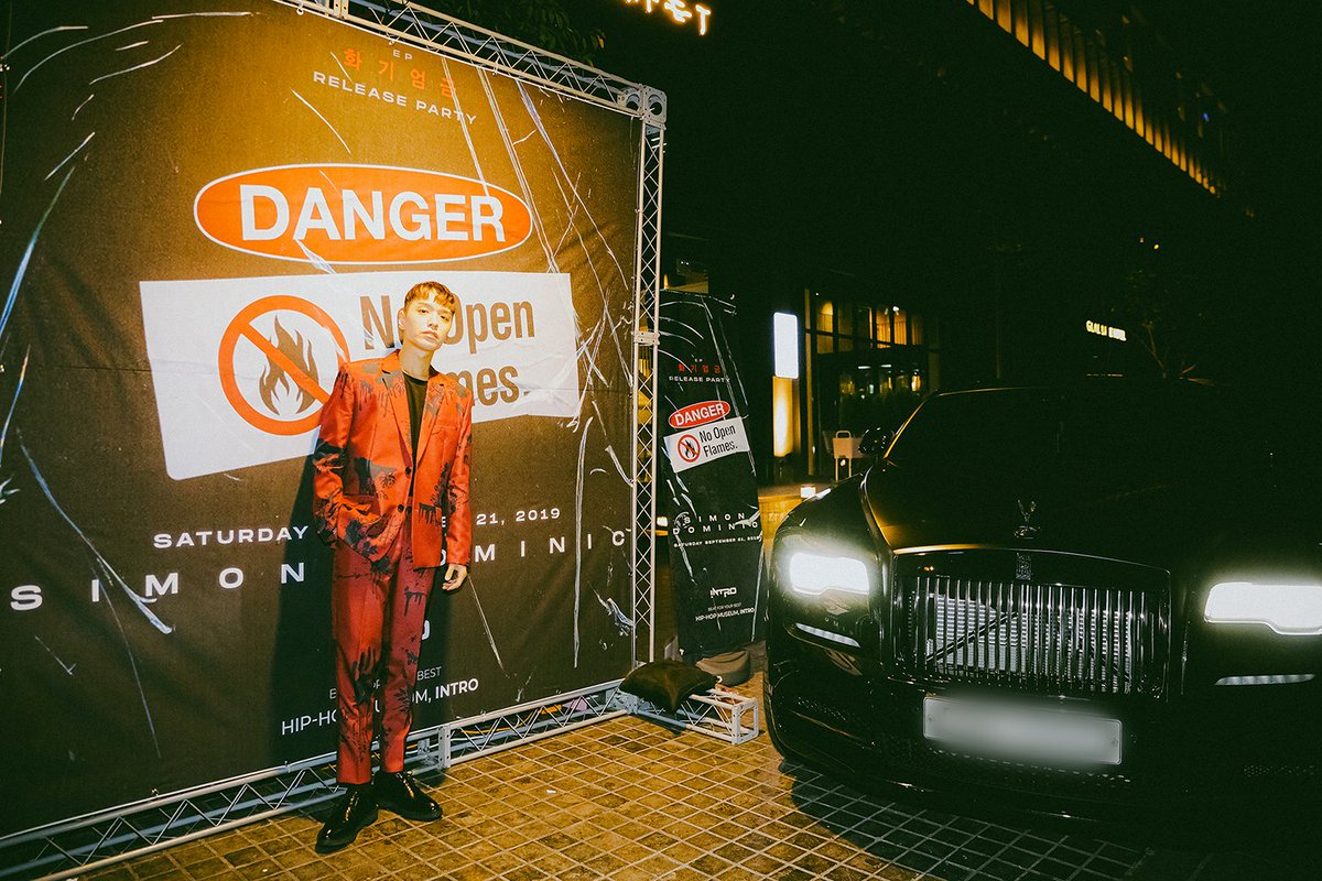 AOMGOFFICIAL's tweet photo. [사이먼 도미닉 (Simon Dominic)]ㅤ
사이먼 도미닉 (Simon Dominic), EP [화기엄금(No Open Flames] Album Release Party Behind Cut
ㅤ
2019. 09. 21. SAT.
@Intro_hiphop_museum
ㅤ
Photo by @Photographer_khan
ㅤ
-
@babospmc #사이먼도미닉 #SimonDominic
#화기엄금 #NoOpenFlames
#AOMG https://t.co/TMi7LBbJRj