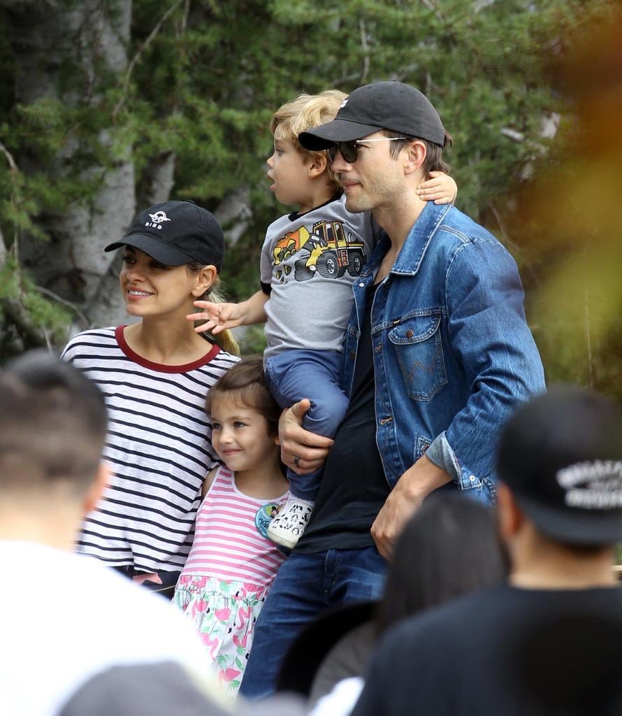 mila_ashton's tweet photo. Beautiful Family 😍 https://t.co/mSqStCXxON