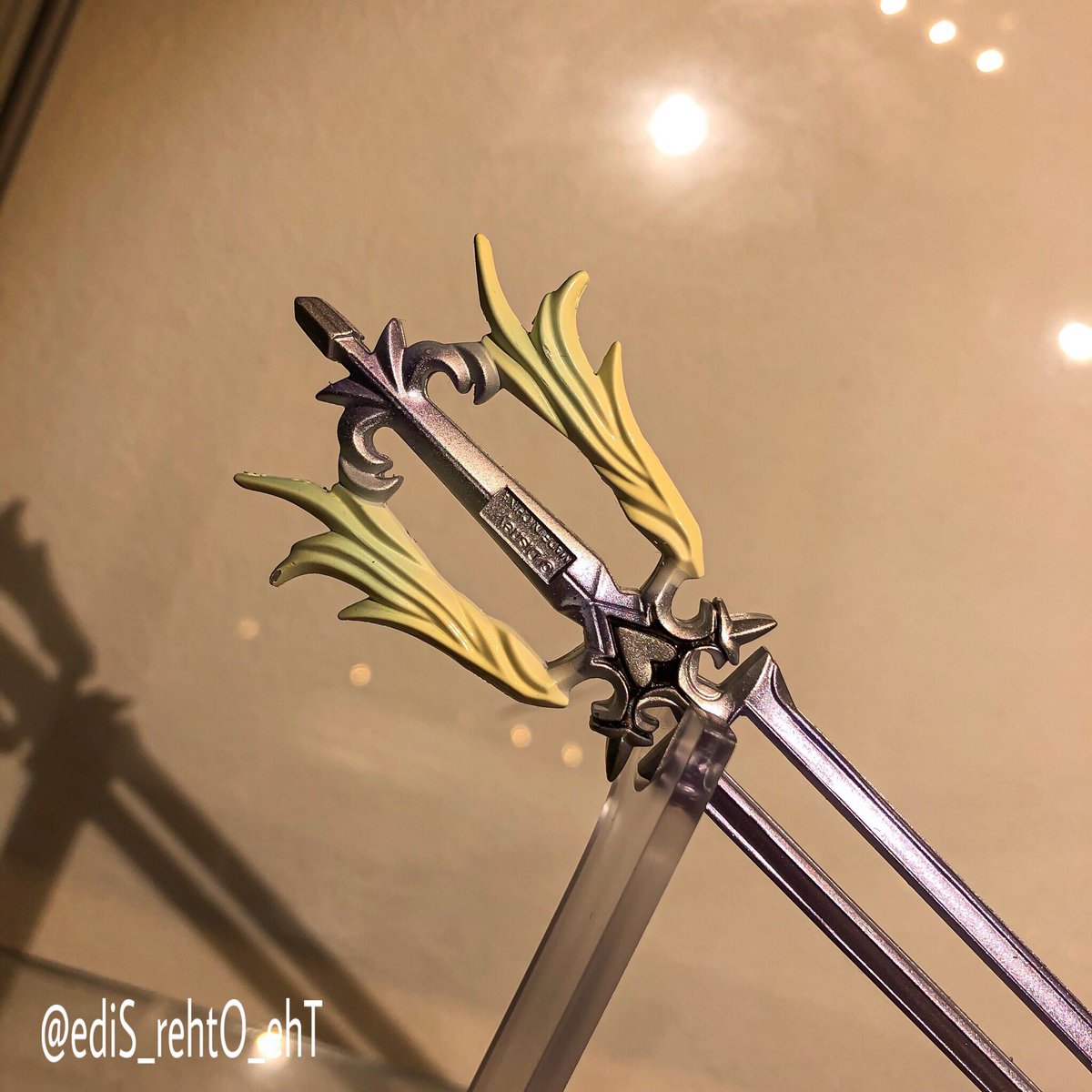 Twitter 上的 Yu 以上 キングダムハーツ オーケストラ コンダクターのキーブレード 約束のお守り 過ぎ去りし思い出 でした Kho Kh Kingdomhearts 約束のお守り Oathkeeper 過ぎ去りし思い出 Oblivion T Co Krgssvrybj Twitter