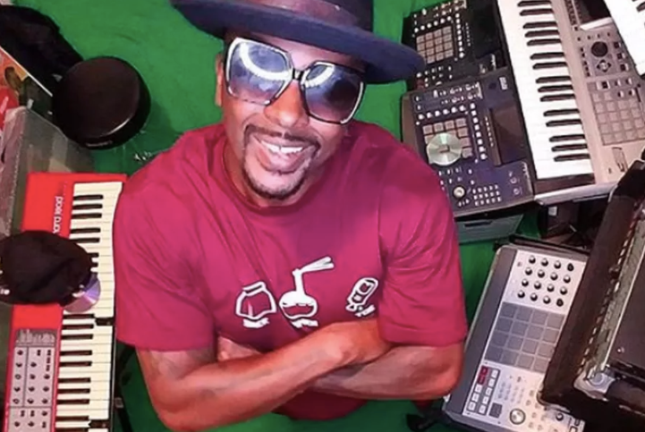 revolttv's tweet photo. Take a look at 11 of Rick Rock’s most iconic tracks that defined his excellence behind the boards! #TheProduceSection
READ MORE: https://t.co/155XS499bv
📝: @crooklynsdodger https://t.co/LGhpBHtQ14