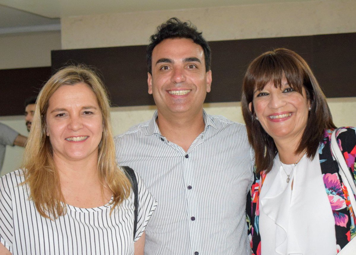 ucrdiputadosmza's tweet photo. #AFavorDeMendoza
Desde diversos puntos de la provincia, llegarán al bloque de Diputados por la UCR, mujeres y varones comprometidos con el desarrollo de Mendoza.
Se sumarán a quienes continúan su mandato, siempre trabajando en pos de mejorar la provincia.
#AdelanteRadicales https://t.co/zqjyoamtte