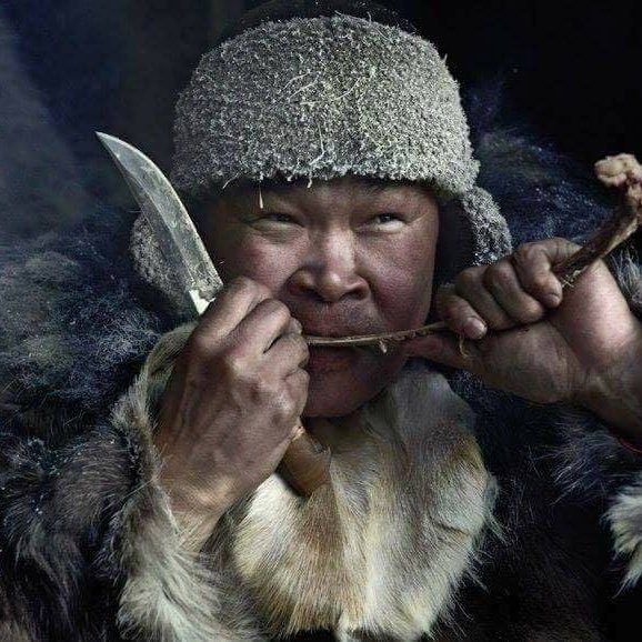 Баттулгын адилхан Чукча яахвээ...
Надтай адилхан Чукча байна...