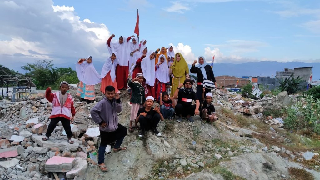 NRajadaeng's tweet photo. Setahun Telah Berlalu Bencana Dahsyat PASIGALA dan Kampung Berkah Pasigala di Bukit Poi Popa. https://t.co/aJAYaoWxj9 https://t.co/TT0QudktbQ