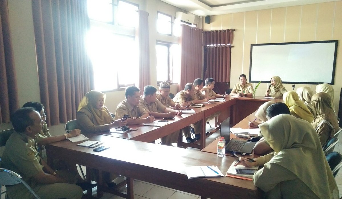 Dinkesbwi's tweet photo. Rapat koordinasi terkait kegiatan Bidang Kesehatan 

@AzwarAnas_A3 
@Rio_WL 
@banyuwangi_kab https://t.co/s15yZ6RtQf