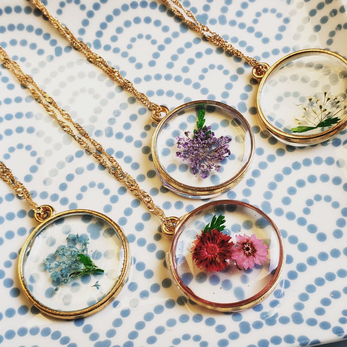 rocha_rosa's tweet photo. New handmade necklaces for only $15 each. Visit https://t.co/pHapopaoEB and place your order now! #r2khouse #jewelry #fashionaccessories #newproduct #necklace #dryflowers #resinjewelry #smallbusiness #2019collection #chic #beautiful #simple https://t.co/tfhISP18PL