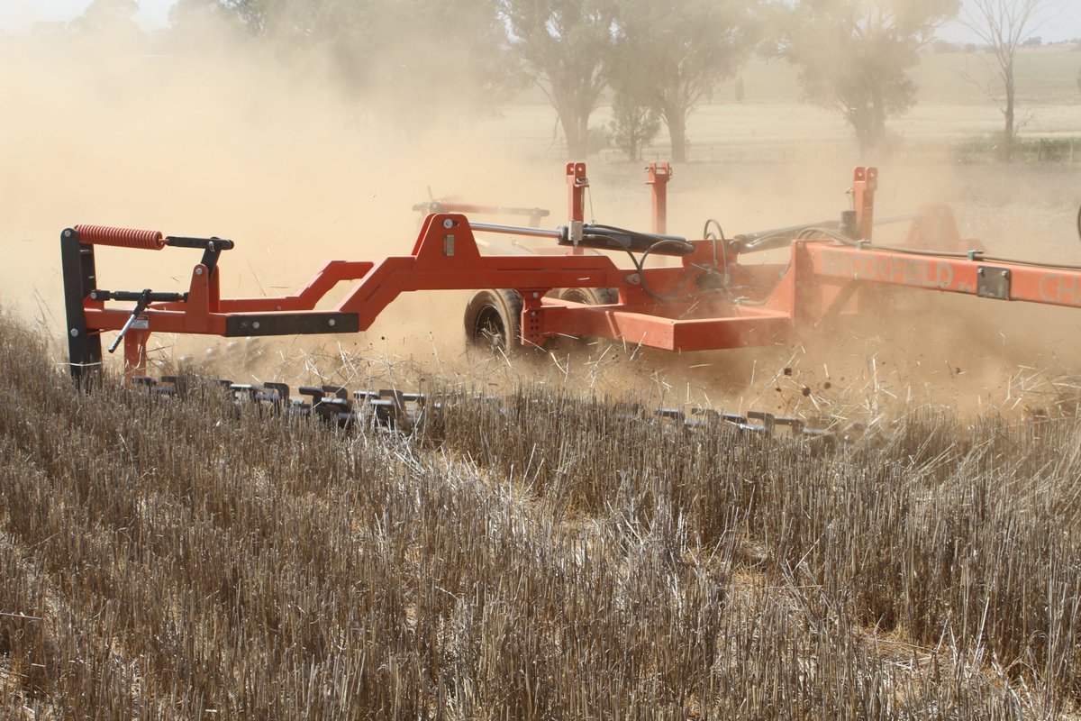 Brookfield_Ag's tweet photo. The Knuckle Chain is able to achieve superior stubble mulching results through our zero tillage chain option at a weight of 96kg/m - https://t.co/Qe0N8KK7lO
#brookfieldag #farmingthefuture #knucklechain #stubble #chainandtoolingoptions #zerotill #chainbar https://t.co/bPnEmP6xY8