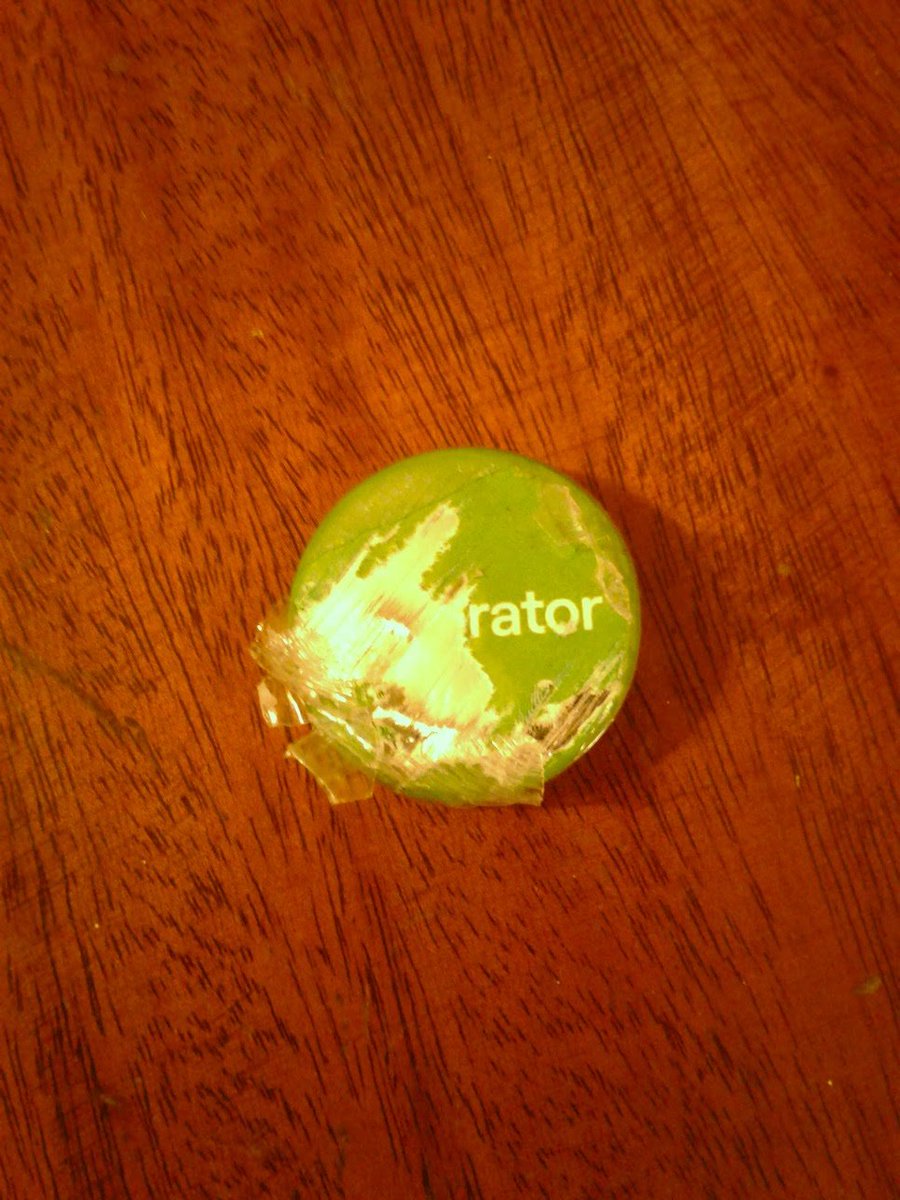hey_bread's tweet photo. wow. what a weekend. @SetToBuild is such a thoughtful &amp; considerate broadcaster, getting me this exclusive Moderator pin without asking. so kind 💜 unfortunately I did an "oopsies" &amp; "dropped" it, but it fixed now. no prob. ease pease. #GoodAsNew #CantEvenTell #BreadPromises https://t.co/67vun3ii33