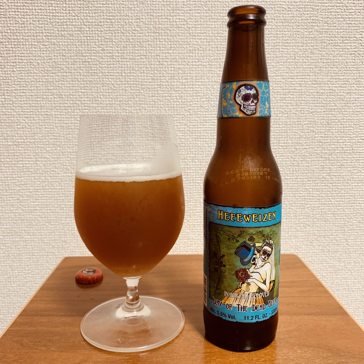 beerletter_pps's tweet photo. もう10月ですね！！早いのなんのって。週末はハロウィーン気分で「Day of the dead beer」ヘーフェバイツェンをいただきました。ラベルがおしゃれです。メキシコの「死者の日」お祝い用のビールです。

#waitforbeer #BEER https://t.co/RvH2eNRyAr
