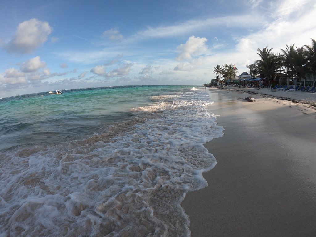 Patoneando's tweet image. Hoy llegué a San Andrés, una isla en el Caribe colombiano que deseaba conocer desde hace añoooss 😊 #SanAndres #Colombia