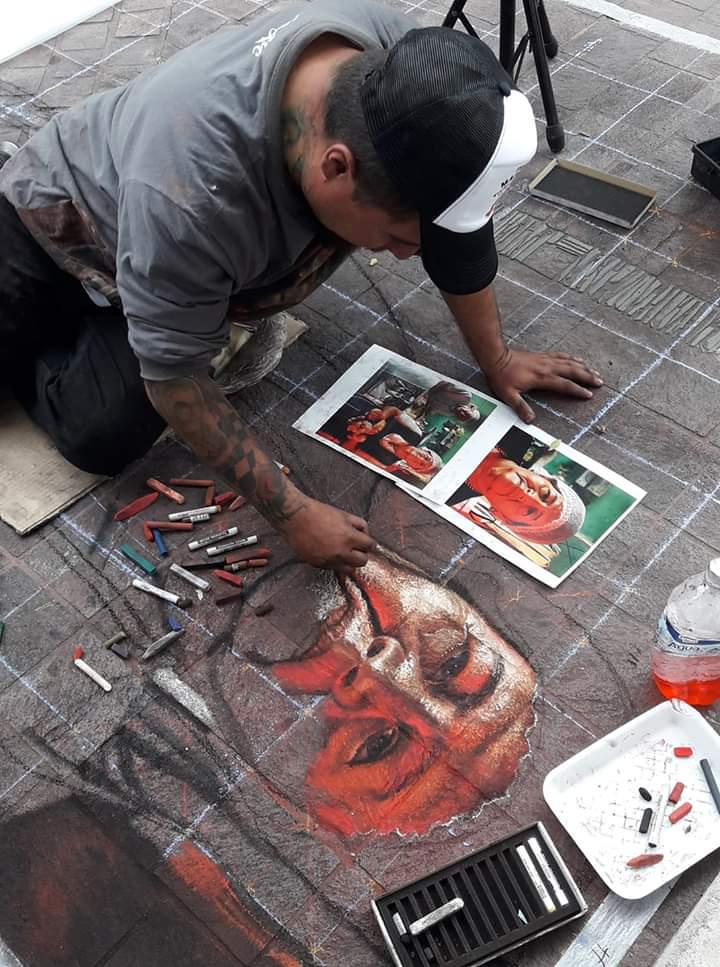 CruzitoGonzlez1's tweet photo. Acámbaro, Gto. 29/9/2019 El día de hoy Refugio, Felipe y Nohemi Santoyo trabajan plasmando sus rostros en Jardín del arte Pedro Cruz .
Bien merecido para los panadero A Doña Martha y Don Ramón los viejecitos del panecito de a peso.
https://t.co/8uFegNCuDg https://t.co/bkOYT7j0XT