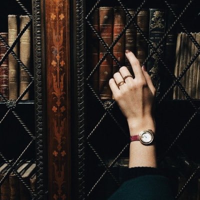 ━━ 𝐦𝐮𝐝𝐛𝐥𝐨𝐨𝐝 ━━

       𝐇𝐞𝐫𝐦𝐢𝐨𝐧𝐞 𝐉𝐞𝐚𝐧 𝐆𝐫𝐚𝐧𝐠𝐞𝐫  
       𝑪𝒂𝒔𝒂: 𝑮𝒓𝒚𝒇𝒇𝒊𝒏𝒅𝒐𝒓.
       𝑯𝒊𝒋𝒂 𝒅𝒆 𝒎𝒖𝒈𝒈𝒍𝒆𝒔.