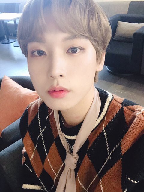 iamfantasych's tweet photo. [ 📸 | 19.09.28 ] Actualización de #Inseong vía Fancafe. https://t.co/D8FyB4rYdW
