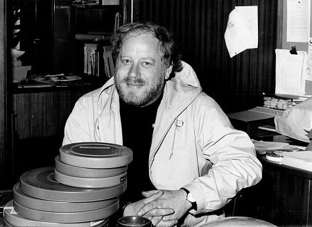 swinlib's tweet photo. Lovely pic of broadcaster Phillip Adams on a visit to Swinburne Film &amp; Television School, 1980 https://t.co/1siUVwO8rX @PhillipAdams_1 #SwinburneHistoryCollection https://t.co/Od3y4TKsfa