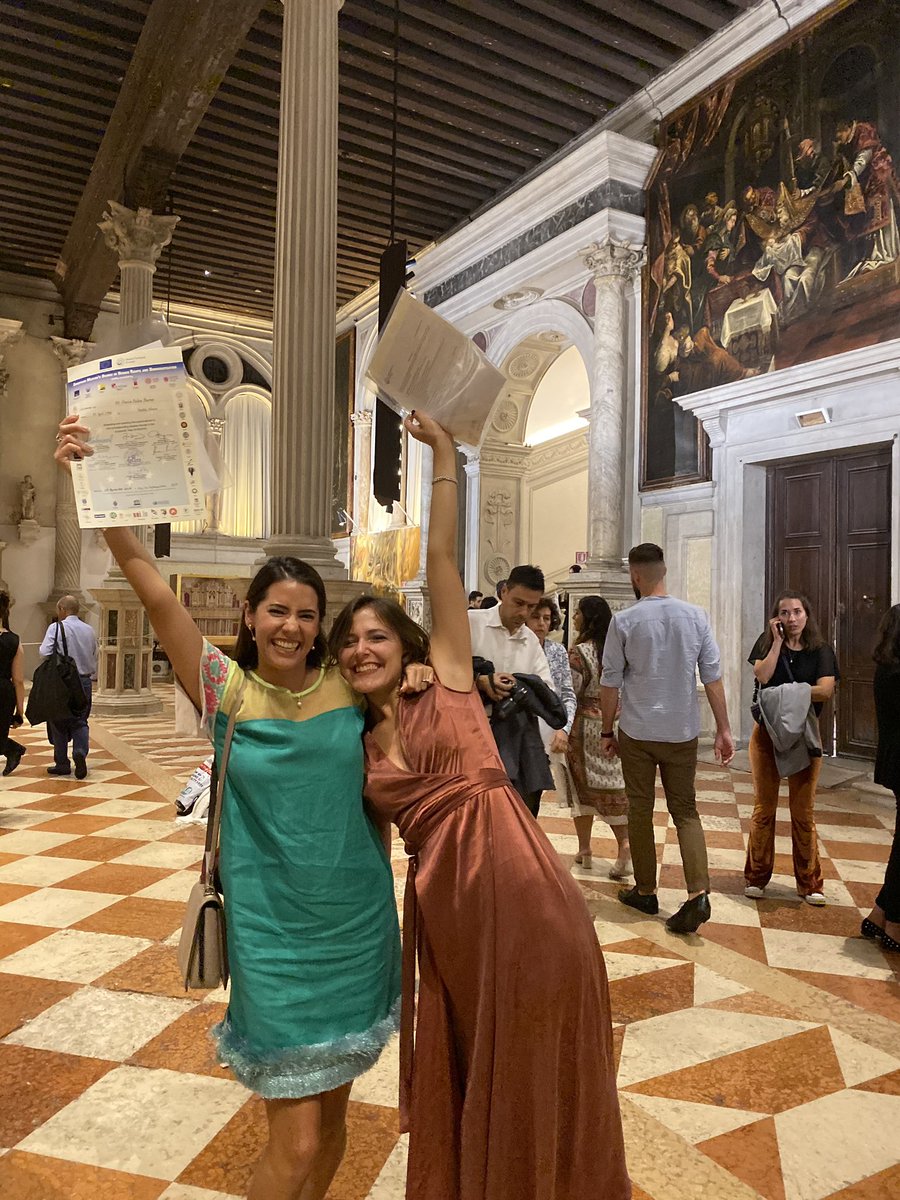 NuriaPalou10's tweet photo. La mía sorella e io. 👩🏻🎓👩🏻🎓🥰✨⭐️💖 #wedidit #masterini @FBasso6 https://t.co/iamlOmB4DN