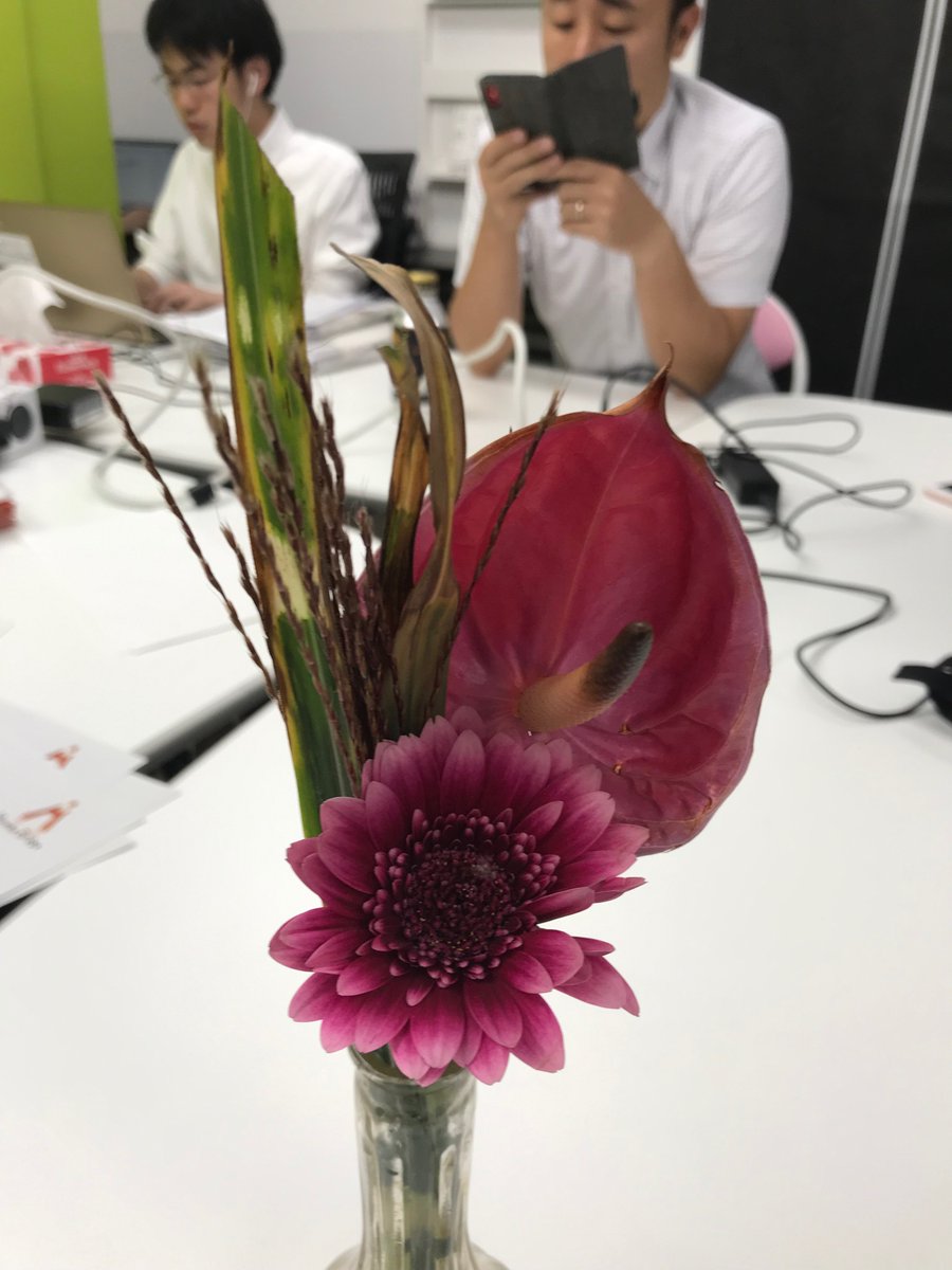 オフィスに花を飾ろう