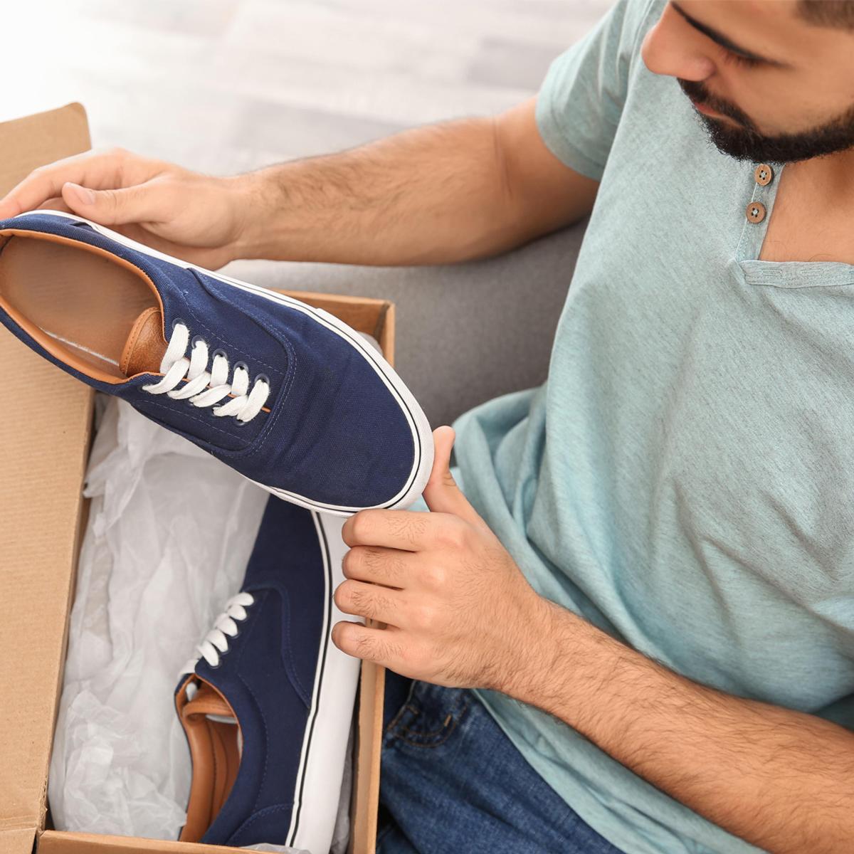 Free returns can lead to a 26% increase in overall spend and nearly 25% of consumers say a good returns policy can sway them to buy from a specific retailer. How many sales are you missing out on? auspo.st/2orhlI1 

#eCommerce #OnlineShopping