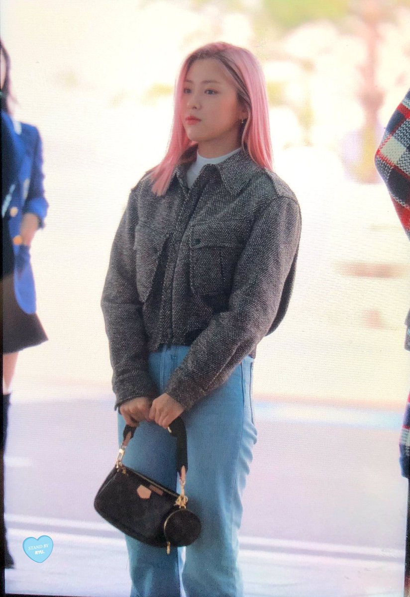 StandByRYU's tweet photo. 190930 ICN preview
바이❣️
#ITZY #있지 #신류진 #류진 #RYUJIN @ITZYofficial https://t.co/IbzkiG3WBp