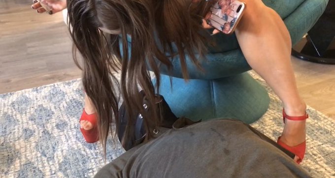 That time I made Henry My ashtray and spittoon. ☺️🐶   📸: @PamMorrisonXXX https://t.co/XnjPOe7vfS