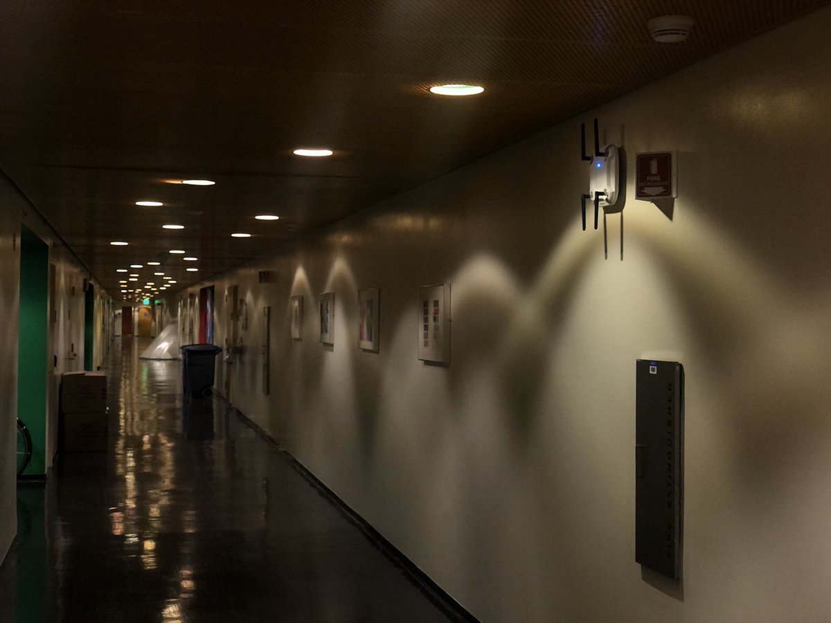 positioning of head lights disrupts the linearity of the hall, creates a wave like patterns on the walls. liquidity of the space is suddenly apparent as opposed to the static aura of a dormitary hallway. Such sporadicity often breeds creativity. #linesoncampus #breakthelines