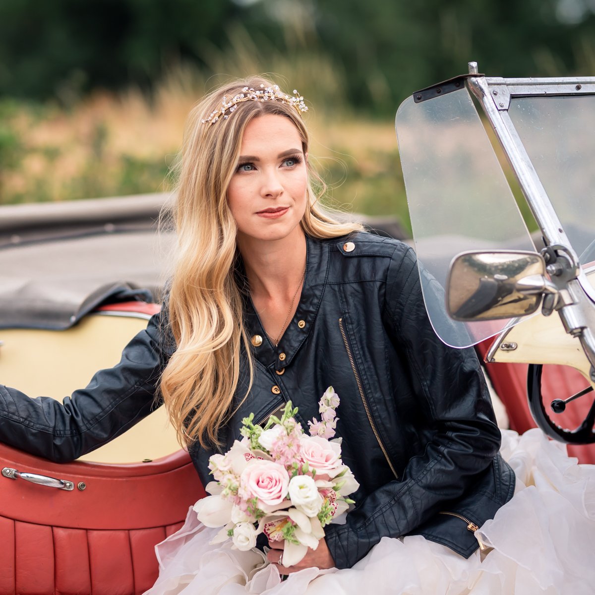 BBCWiltshire's tweet photo. Would you wear a secondhand wedding dress? Photographer Kate Southall @copperblossom_ from Chippenham has been sharing her photos with us. PS the dresses are all from a charity shop #secondhandseptember https://t.co/2qSbAD5d6b