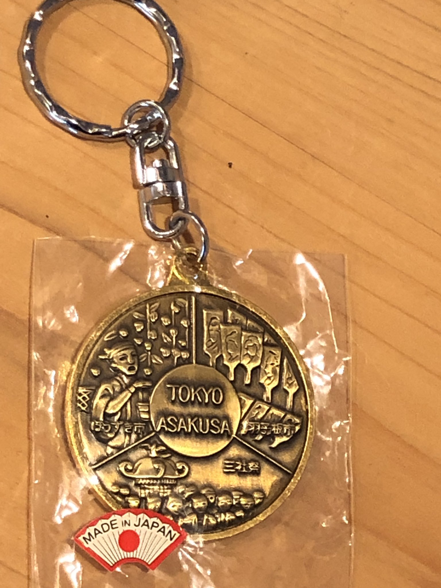 まゆたす お土産キーホルダー 東京編 これも 実は成田空港の土産屋で買ったもの 外国人が集まる所 お土産キーホルダー有り このキーホルダーはデザインが良いので大変気に入っておりますよ Retoro Mode お土産キーホルダー 昭和レトロ
