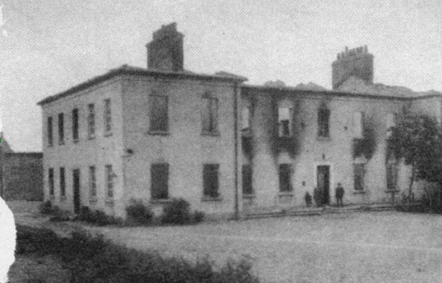 #OnThisDay 1920 The IRA attack &amp; take "impregnable" Trim RIC barracks with a single shot. The IRA attacked while the majority of police were at 8am Mass. They shot Head Constable White &amp; had him seen to by a local doctor. They took arms&amp;then burnt the barracks.
#Ireland #History