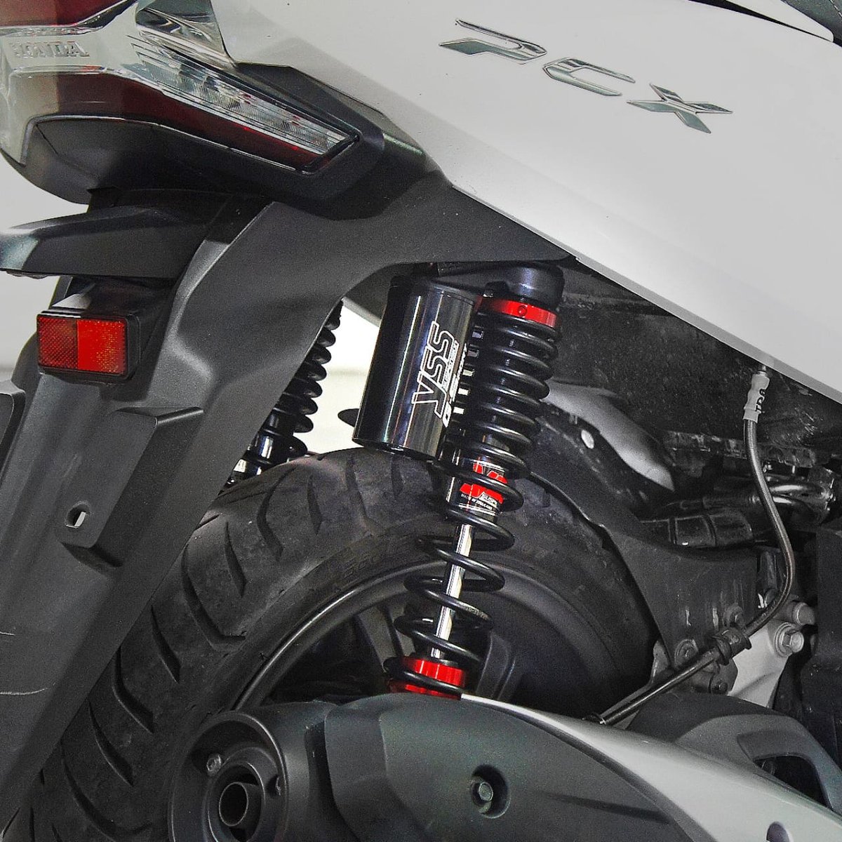 tdrmitra2000's tweet photo. YSS Black Series, G-SPORT Seri terbaru dengan warna hitam untuk tampilan lebih elegan. 
.
Diperlengkapi dengan Progressive Spring, Rebound, Length Adjuster dan Spring Preload. - https://t.co/7uw9LoRPoz
.
#SuspensionSystems #BlackSeries #MITRA2000 #GotoTheNextLevel #LevelUp https://t.co/HypltjUs3s
