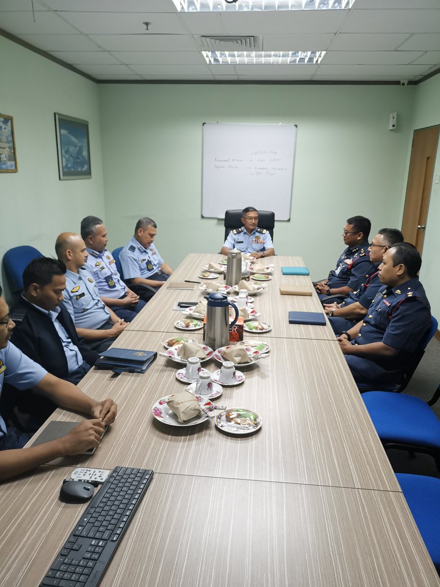 Bersama YS Pengarah Bahagian Udara JBPM PKPjB Nazili Bin Hj Mahmood membuat kunjungan hormat ke Pej YBhg. Ketua Pengarah Directorate General Technical Airworthiness (DGTA) untuk membincangkan isu-isu keselamatan penerbangan pesawat Mi-17-IV/MI-171 milik JBPM.