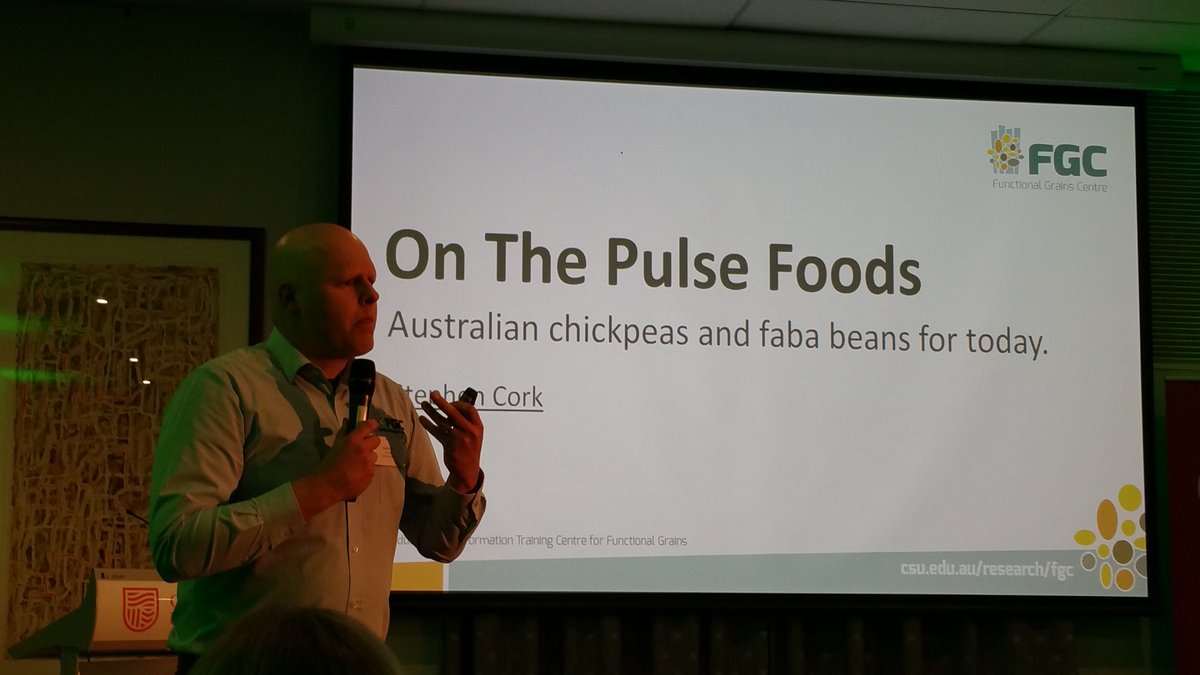 FGC_Siong's tweet photo. Having one and only evening off his PhD thesis writing marathon, @FGC_Stephen is pitching his fantastic idea on ready-to-eat (and delicious) chickpea flakes!

#CSUFGC
#ATIpitchnight
#problemsworthsolving
#innovation https://t.co/pmvQzSJz2r