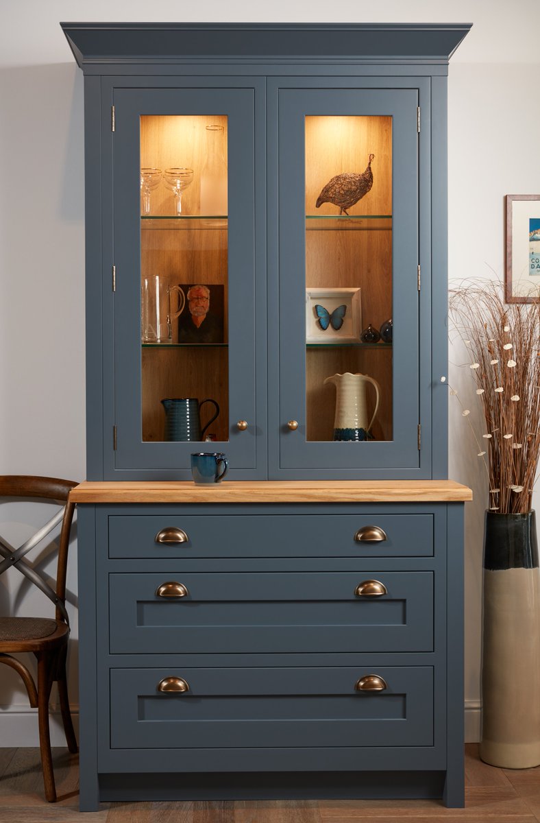 Storage doesn't have to just be practical- it can bring the 'wow' factor too.

#1909Kitchens
1909kitchens.co.uk/kitchens/shaker